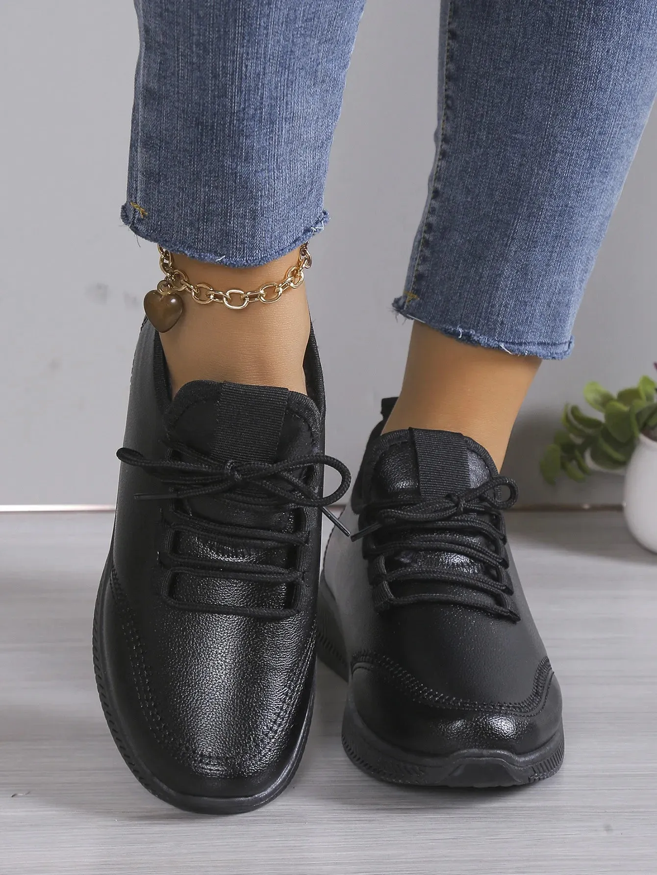 2024 Autumn winter Women's Breathable Non-slip Platform Fashion Casual Shoes Korean Running Shoes Black Sneakers Shoes for Women