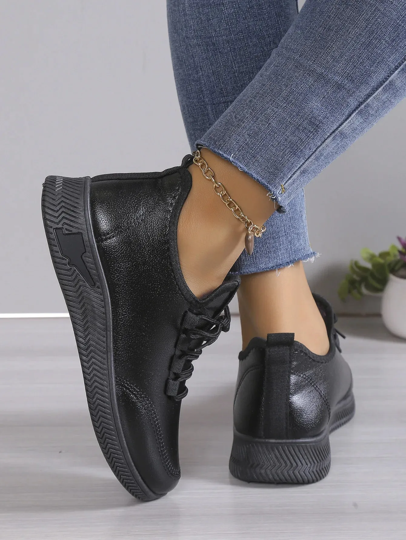 2024 Autumn winter Women's Breathable Non-slip Platform Fashion Casual Shoes Korean Running Shoes Black Sneakers Shoes for Women
